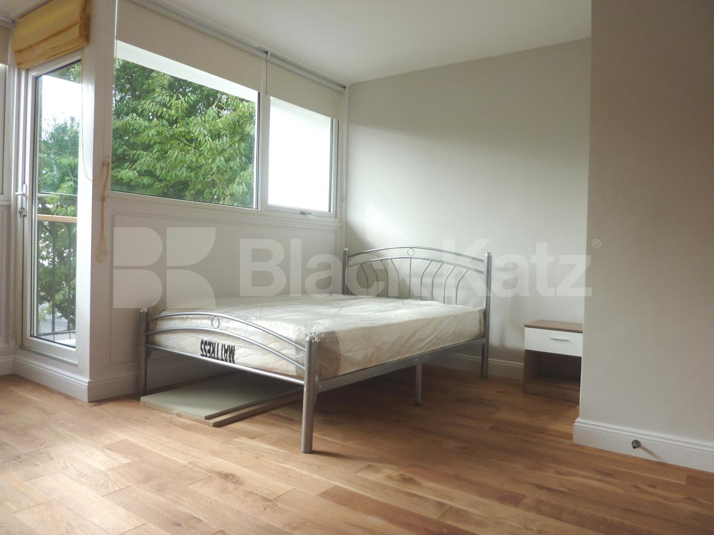 			SPACIOUS 3 BED FLAT SUITABLE FOR 4 SHARERS, 4 Bedroom, 1 bath, 1 reception Flat			 ROWSTOCK GARDENS , CAMDEN